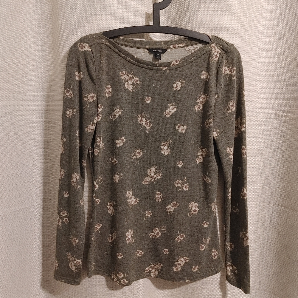 (4/$20) RW&CO. Gray Floral Long Sleeve Tee Size S
